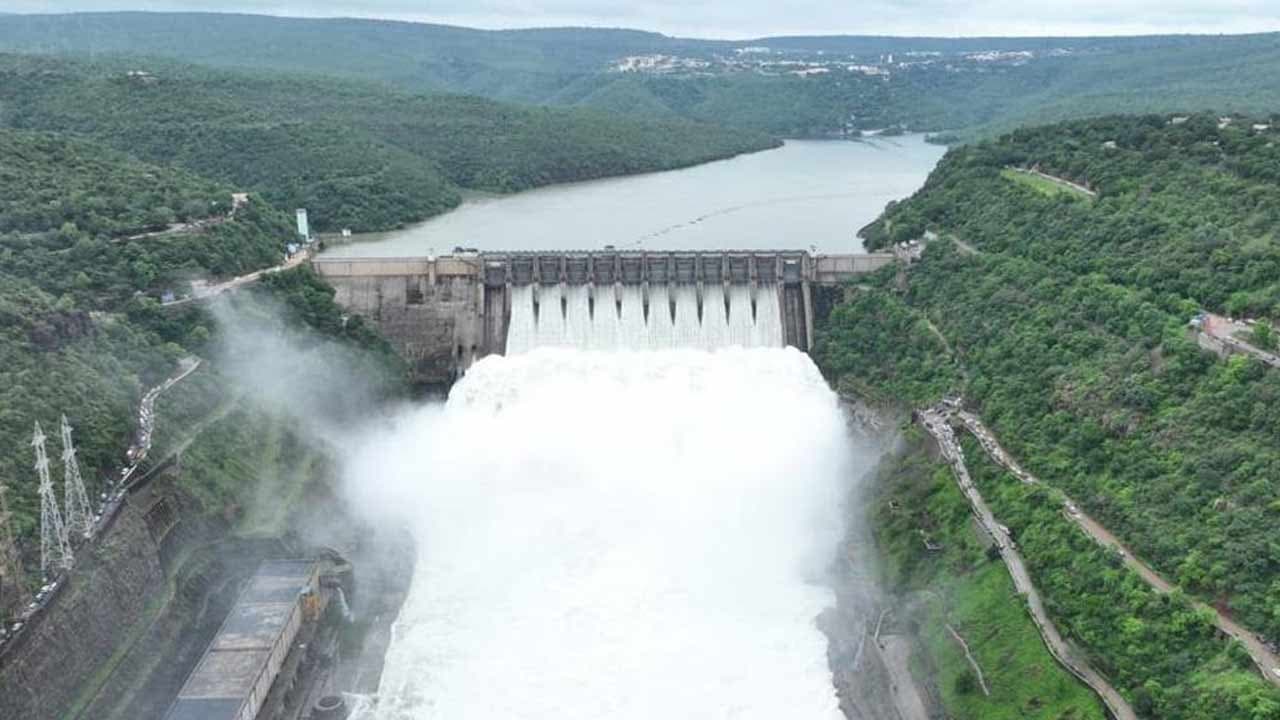 వరల్డ్ బుక్ ఆఫ్ రికార్డ్స్‌లో శ్రీశైలం జలాశయం..